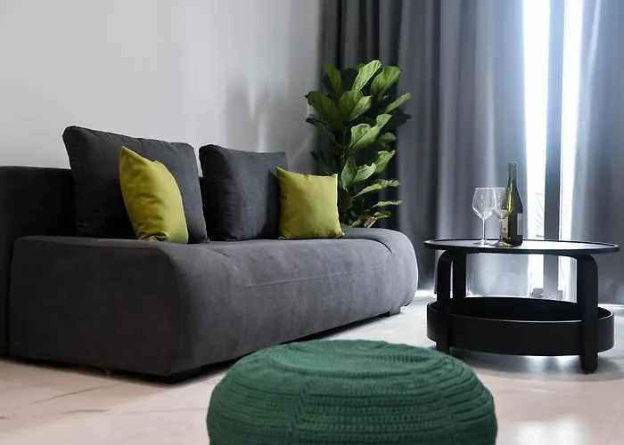 The Room, 15, Leda Gardens Apartamento