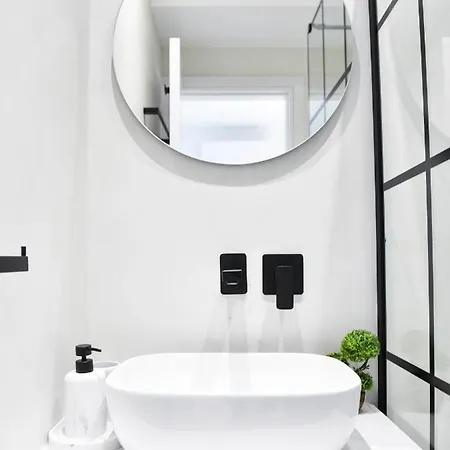דירה The Room, 15, Leda Gardens