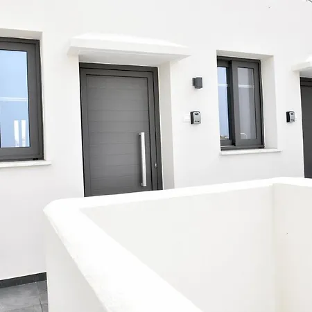 The Room, 15, Leda Gardens דירה *